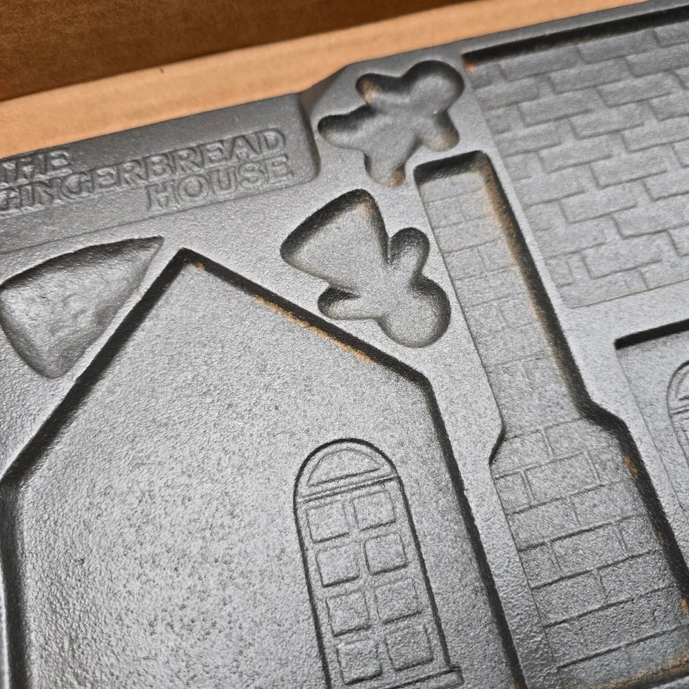 John Wright Williams-Sonoma Cast Iron Gingerbread House Baking Pan Vintage